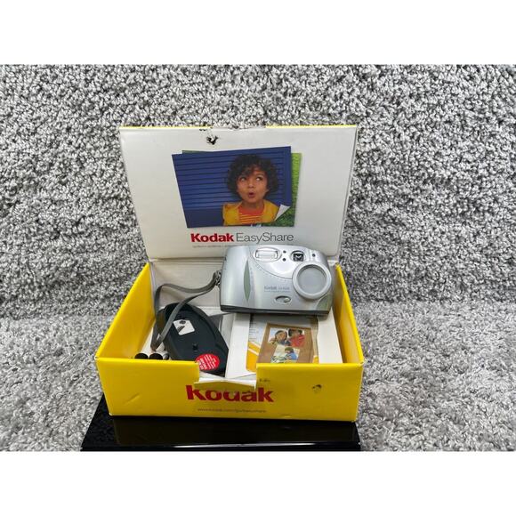 KODAK DX3600 Compact Zoom Digital Camera 2.2 Megapixel Battery Included - Picture 1 of 10